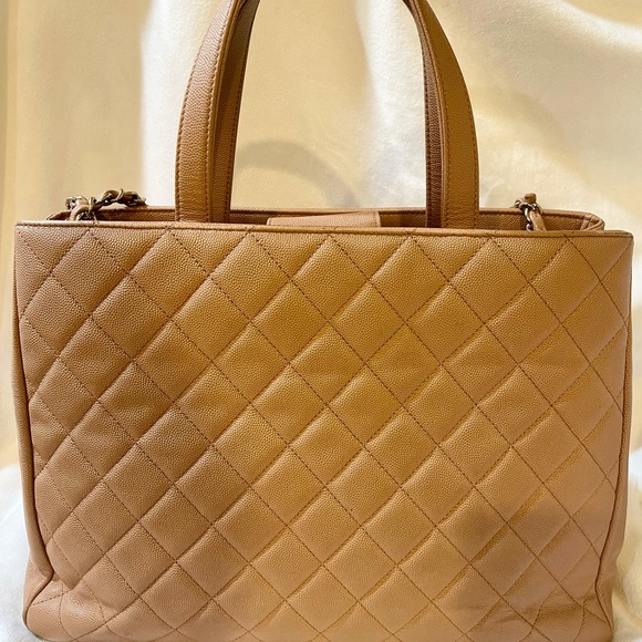 ❌SOLD❌Authentic Chanel Business Affinity Tote Large - Picture 3 of 15